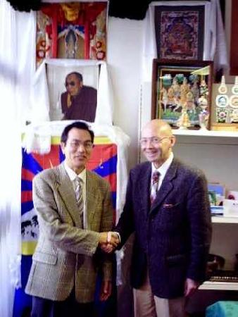 Wangpo Bashi du Bureau du Tibet a reçu Roland Guillou secrétaire de la Fédération d’Île-de-France du Parti Breton.