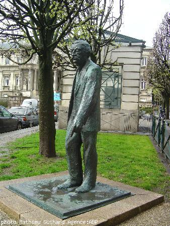Statue d\'Aristide Briand à Nantes place de l'ancien Palais de justice.