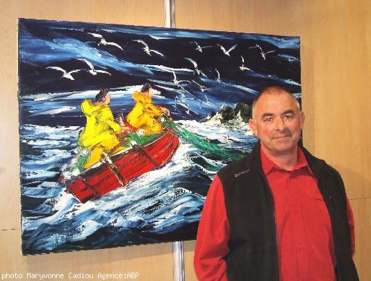 "Men du" de Christian Sanséau. La roche noire est derrière sa tête. "Men du" de Christian Sanséau. La roche noire est derrière sa tête.