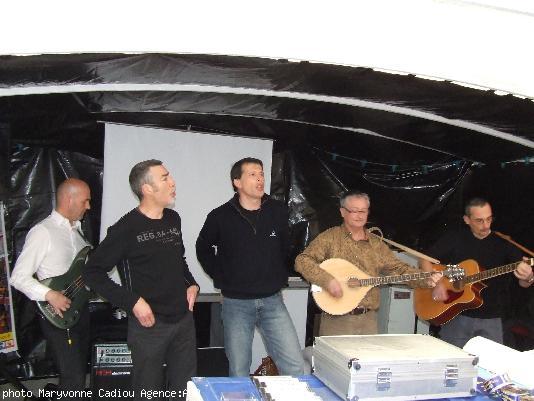 \"Les ReCeneurs\" ou \"les Marathoniens chanteurs\" - pour l\'ambiance \"chants de marins\".