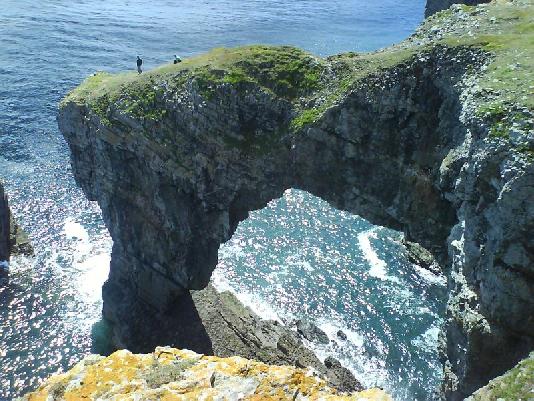 Le \"pont vert\" sur la côte du Pays de Galles : photo de http://www.walesinfo.com/