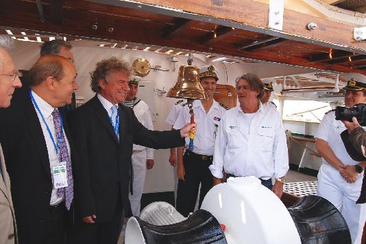 À bord du <i>Mircea</i> le coup d'envoi. Jean-Yves Le Drian ; François Cuillandre ; Olivier de Kersauzon (de g. à dr.).