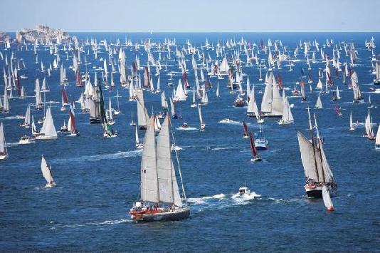 La Grande Parade de Brest 2008. “Une flotte de près de 5.000 embarcations”. Photo B. Stichelbaut. Brest 2008. Rivacom.