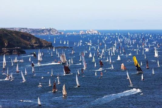 La Grande Parade de Brest 2008. Après le Goulet la pointe du Grouin et Le Toulinguet. Photo B. Stichelbaut. Brest 2008. Rivacom.
