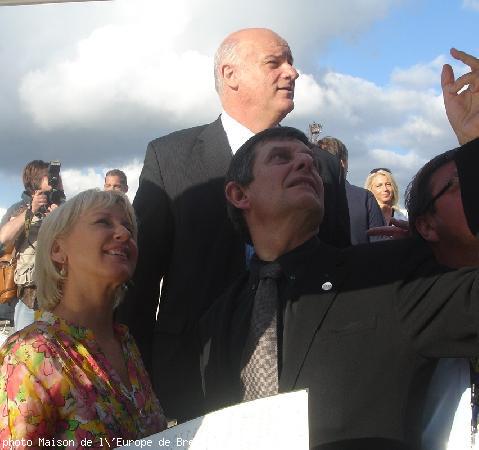 Margot WallstrÖm Joe Borg et Jean-Pierre Jouyet à bord du <i>Traité de Rome</i> lors des fêtes maritimes de Brest 2008.