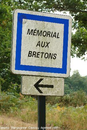 En bordure de la D 794. En bordure de la D 794.