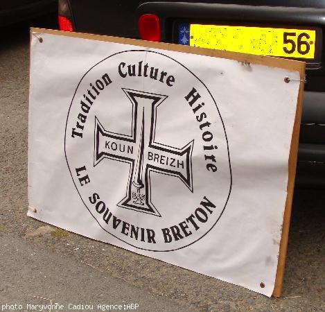 En bordure du parking aménagé le long de la D 794. En bordure du parking aménagé le long de la D 794.