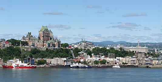 Panorama de la ville de Québec depuis Levis. 12 juillet 2007. Photo Datch78 sous GNU Free Documentation license (Wikimedia Commons).