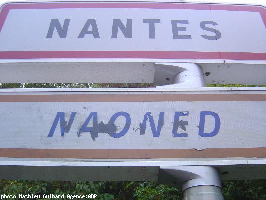 Soumis à rude épreuve fragiles les \"Naoned\" se dégradent rapidement. Ici Porte de la Chapelle. Soumis à rude épreuve fragiles les \"Naoned\" se dégradent rapidement. Ici Porte de la Chapelle.
