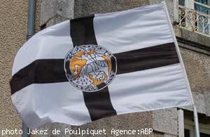 Nouveau drapeau de l'ANB conçu par le vexillologue breton Hervé Prat.