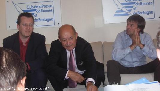 Christian Guyonvarc\'h  Jean-Yves Le Drian et Nicolas Hulot au Club de la presse de Rennes et de Bretagne.