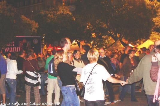 Fest noz jusqu\'à 23 heures. Fest noz jusqu\'à 23 heures.