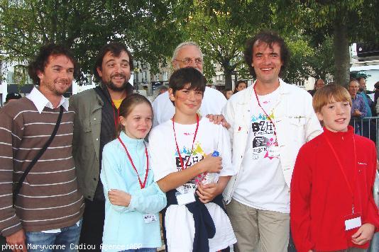 De g. à dr. Riwall et Yann-Herlé ; Sterenn ; Envel ; Romuald Chuiton et Riwall. À l\'arrière : Patrick Malrieu. De g. à dr. Riwall et Yann-Herlé ; Sterenn ; Envel ; Romuald Chuiton et Riwall. À l\'arrière : Patrick Malrieu.