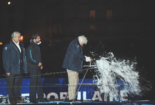 Le producteur-réalisateur Jacques Perrin. Derrière lui le skipper basque Pascal Bidégorry et Philippe Dupont. Photo M. Mochet / BFBP. Le producteur-réalisateur Jacques Perrin. Derrière lui le skipper basque Pascal Bidégorry et Philippe Dupont. Photo M. Mochet / BFBP.