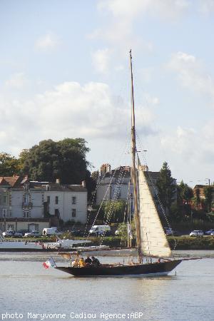 Pen Duick sous trinquette entre Couéron et Le Pellerin. Pen Duick sous trinquette entre Couéron et Le Pellerin.