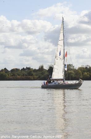 Pen Duick V le seul ayant la coque claire ; en alliage d\'aluminium. Pen Duick V le seul ayant la coque claire ; en alliage d\'aluminium.