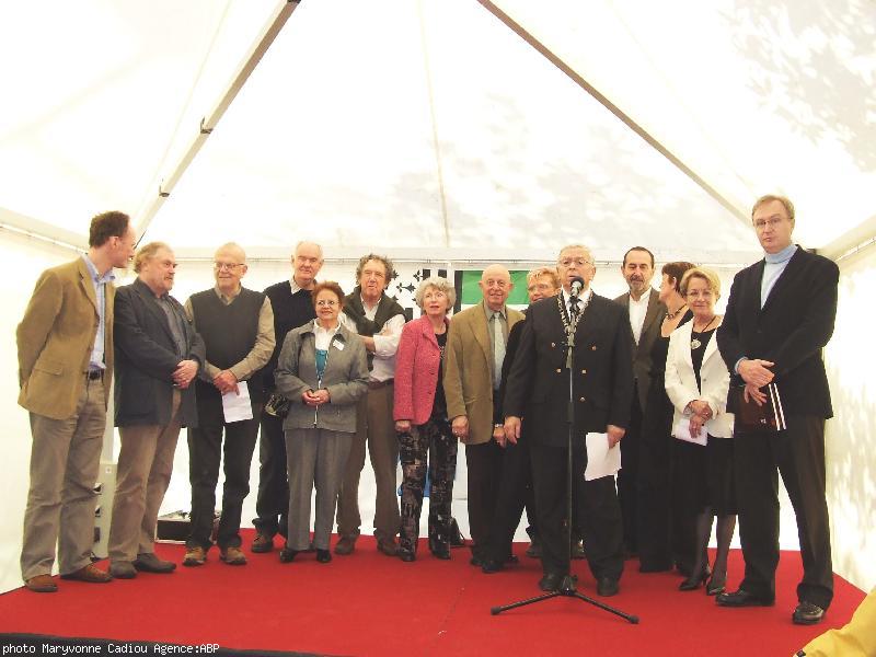 À droite Christophe Priou à l\'inauguration du Festival 2007 (à sa droite Annick Mahé alors maire de Guérande). À droite Christophe Priou à l\'inauguration du Festival 2007 (à sa droite Annick Mahé alors maire de Guérande).