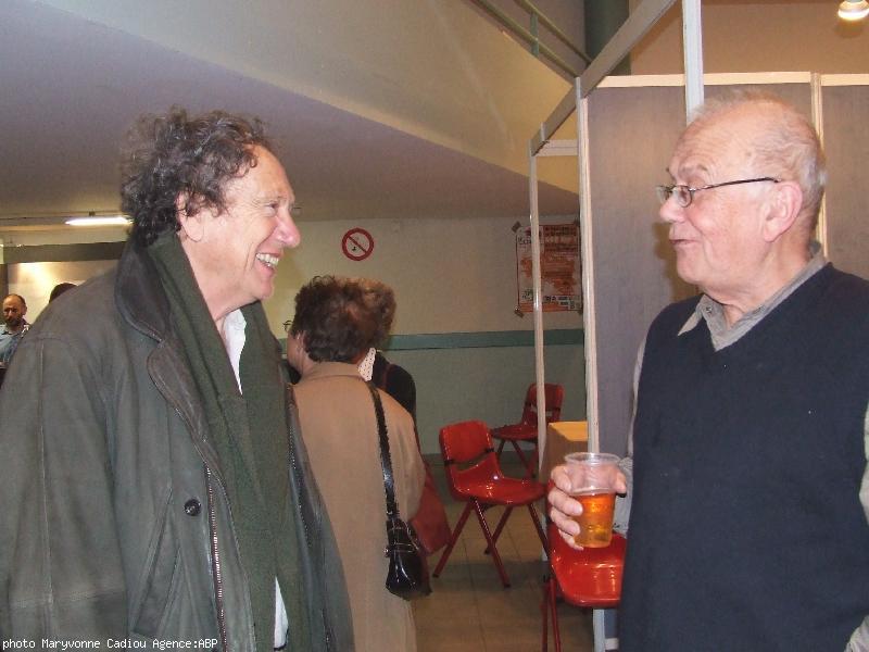 Un Écossais et un Gallois en 2007 lors du verre d\'adieu. Gareth Miles reviendra en 2008. Un Écossais et un Gallois en 2007 lors du verre d\'adieu. Gareth Miles reviendra en 2008.