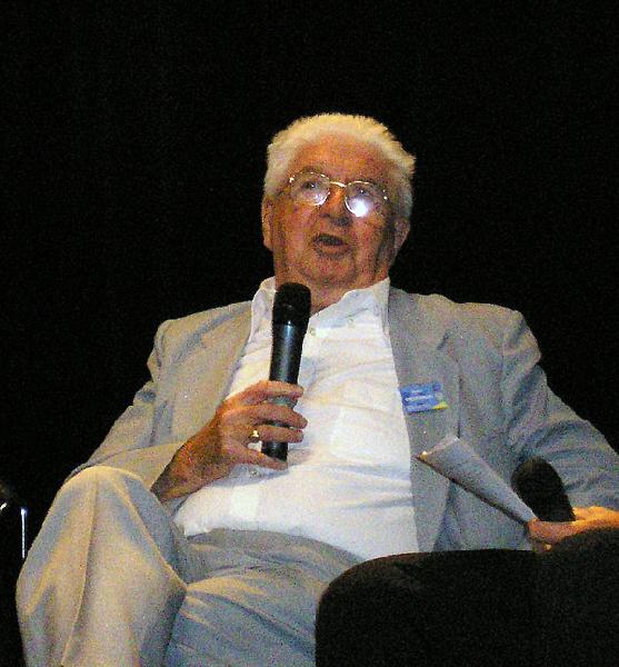 Michel Phlipponneau lors du congrès de l'Institut Culturel de Bretagne en 2006 à Ploemeur sur le thème 