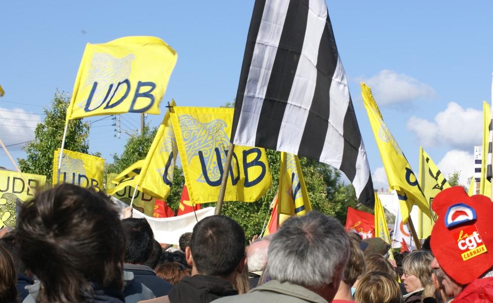 Les militants UDB devant l\'hôpital de Carhaix le vendredi 6 juin 2008.