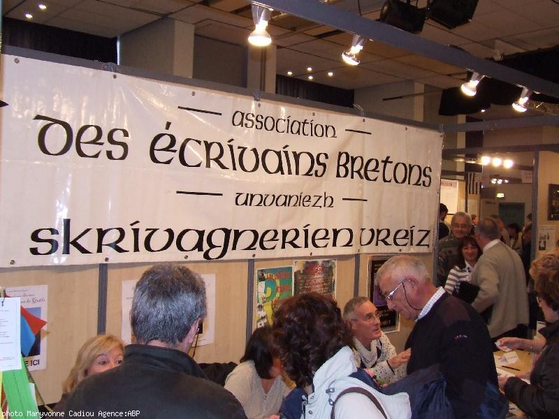 Le stand de l\'AEB-USB au Festival du livre en Bretagne de Guérande.
