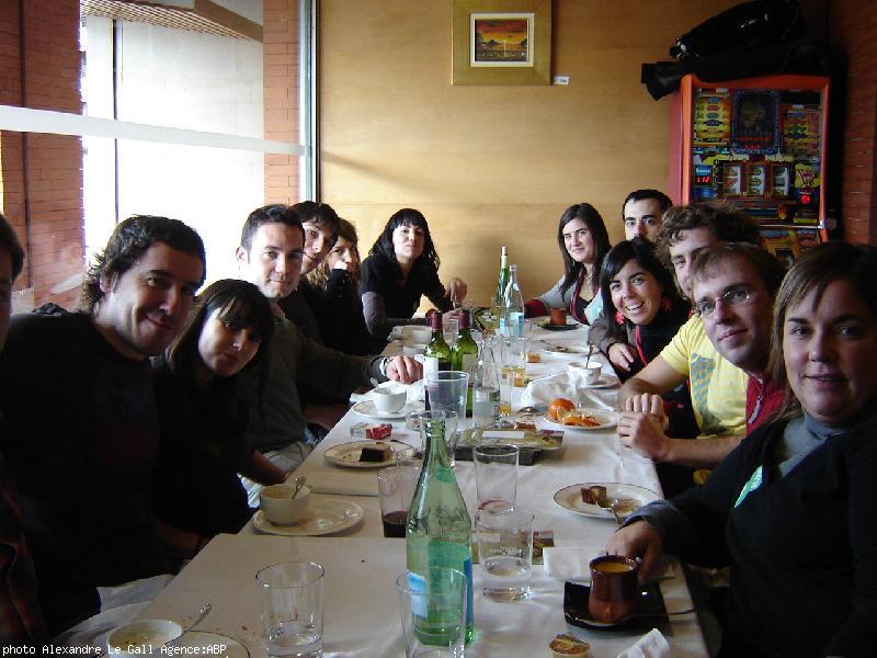 Déjeuner à un batzoki d\'EAJ-PNV.
