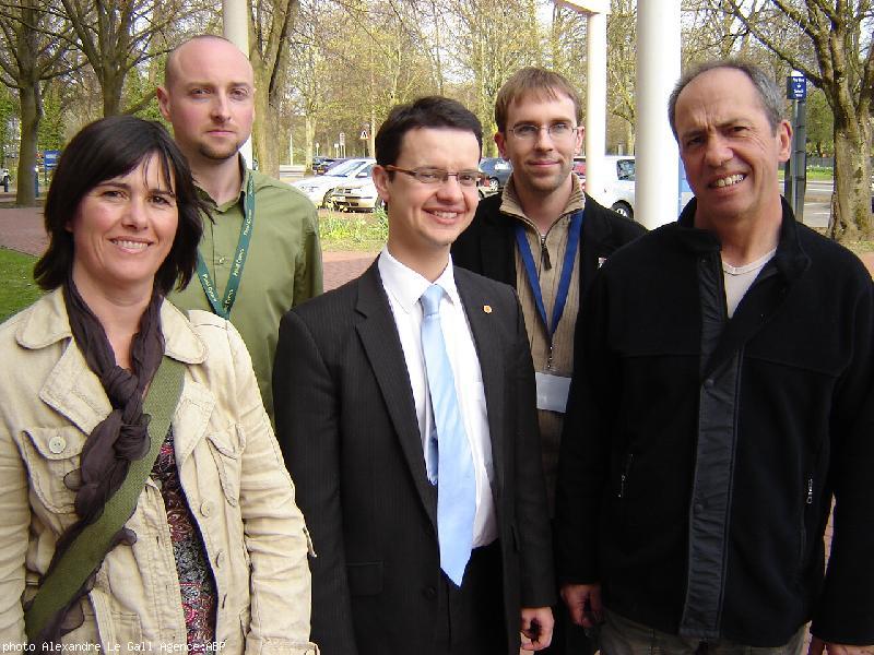 Des membres du Parti Breton avec Ioan Bellin candidat du Plaid Cymru pour les élections européennes 2009.
