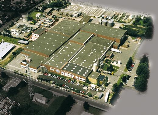 Vue aérienne du site \"Les délices du Valplessis\" à Vitré. Une production de 50 millions de litres de crèmes glacées par an. (photo valplessis)