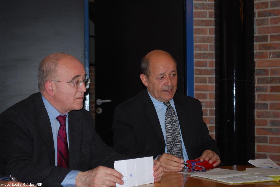 Le président Le Drian en compagnie de Bernard Poignant maire
de Kemper.