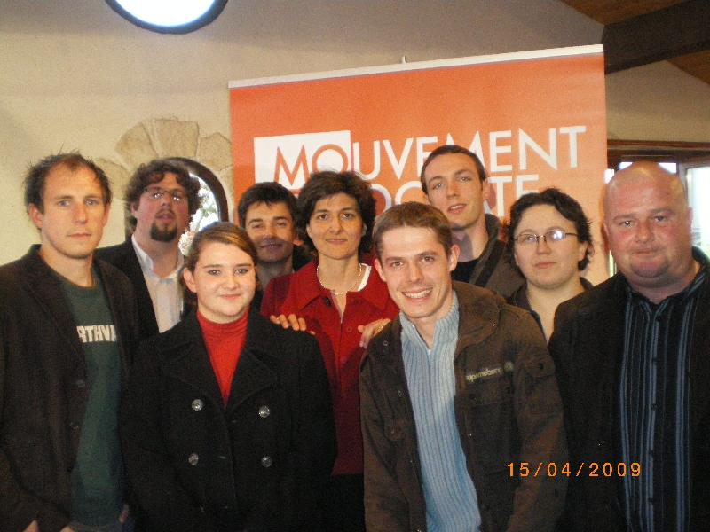 Les Jeunes Démocrates du Finistère avec Sylvie Goulard tête de liste du MoDem pour l\'Ouest aux Européennes du 7 Juin 2009(Bretagne Pays de la Loire Poitou-Charentes)
