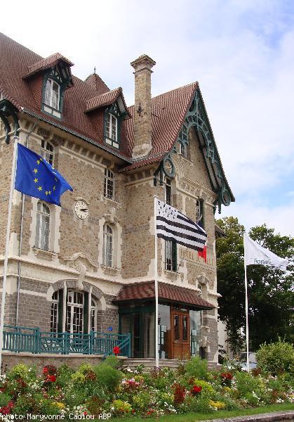 Mairie. Pornichet 3 août 2008. Mairie. Pornichet 3 août 2008.