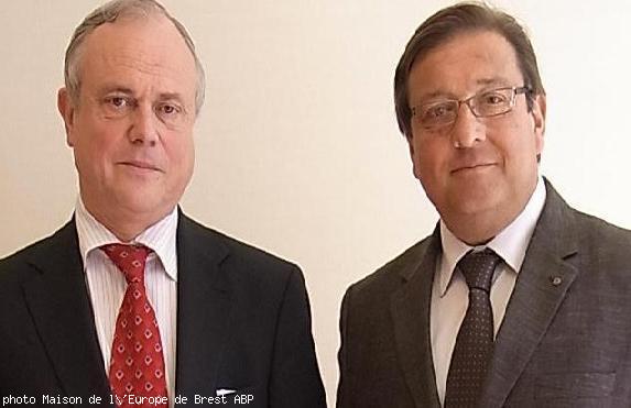 Christian Ghymers Conseiller à la Commission européenne avec Emmanuel Morucci président de la Maison de l\'Europe de Brest et Bretagne Ouest