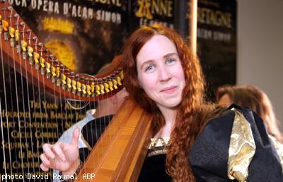 La harpiste Cécile Corbel interprète Anne de Bretagne