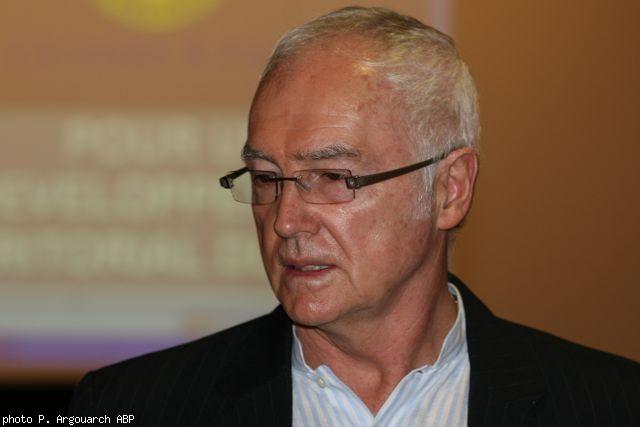 Louis-Paul Heussaff le nouveau président de Bretons du Monde. Louis-Paul Heussaff le nouveau président de Bretons du Monde.