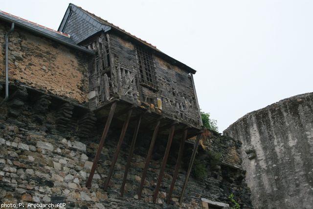 Vitré : 1000 ans d\'histoire et une forteresse aux portes du duché de Bretagne qu\'aucune armée ne put prendre. Vitré : 1000 ans d\'histoire et une forteresse aux portes du duché de Bretagne qu\'aucune armée ne put prendre.