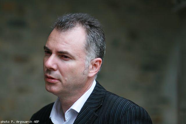 Emmanuel Méril juriste vitréen vivant en Chine depuis de nombreuses années. Emmanuel Méril juriste vitréen vivant en Chine depuis de nombreuses années.