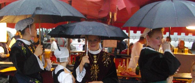 Elégantes même sous la pluie !