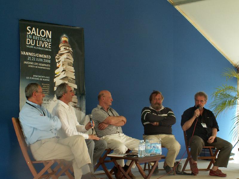 Président modérateur du Salon du Livre de Vannes en compagnie de Gérad Gautier Yves Lainé Jean-Pierre Pichard et Gilles Servat.