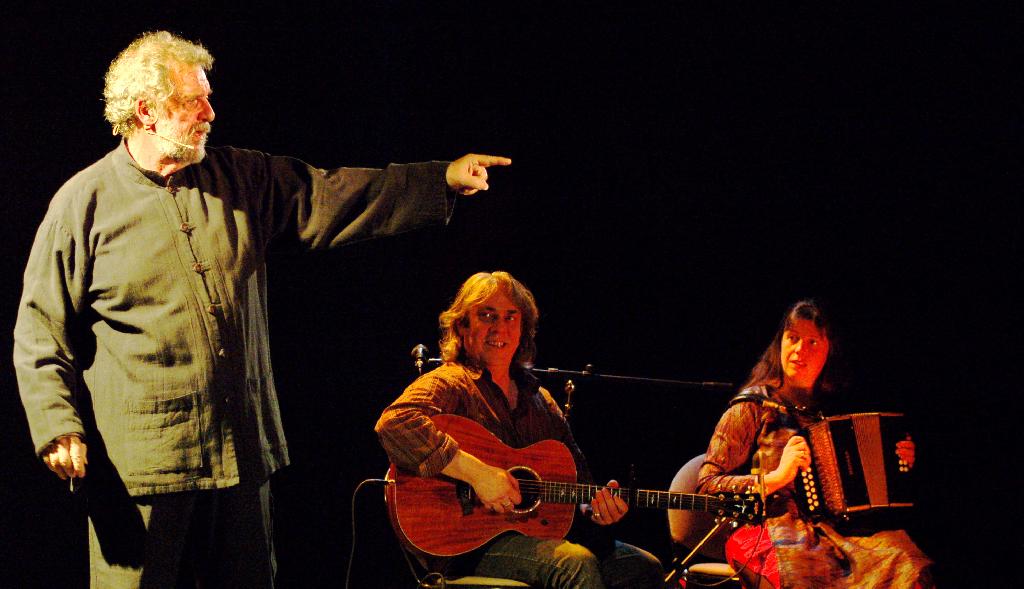 Gilles Servat en compagnie de Nicolas Quémener et Audrey Le Jossec.