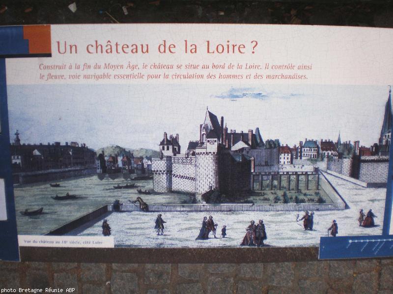 Un château de la Loire  Céramique-Info Ville de Nantes aux abords du château des ducs de Bretagne.