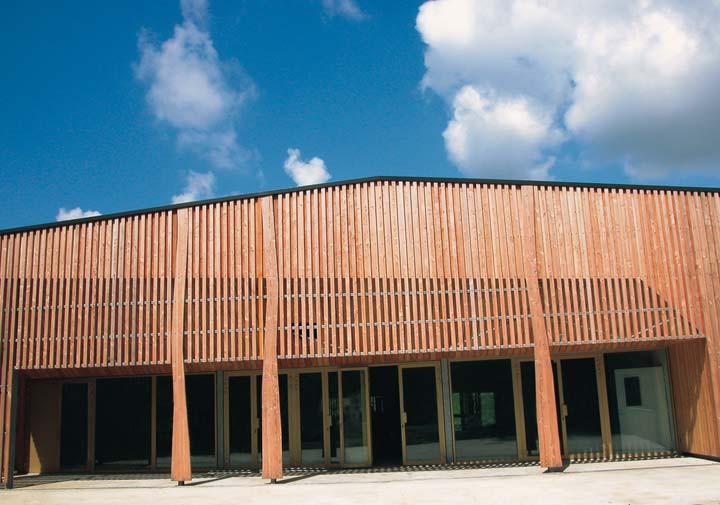 Salle Simone de Beauvoir. Treillières. Façade.