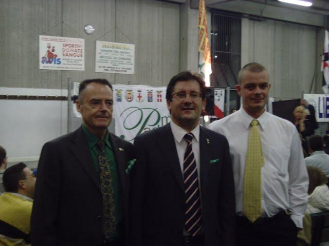 Henri LE GUILLOU et Ronan LE GALL entourent Michelino DAVICO vice ministre de l\'intérieur italien