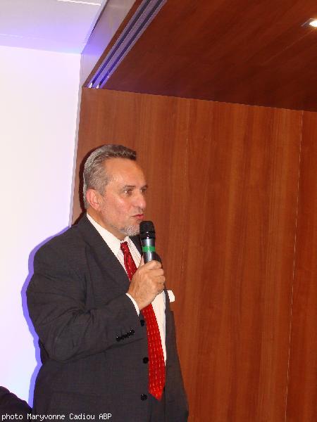 Bernard Delhaye nouveau président de l\'Institut Culturel de Bretagne énonça le désir que l\'histoire de la Bretagne soit enseignée dans les établissements scolaires de Bretagne. Bernard Delhaye nouveau président de l\'Institut Culturel de Bretagne énonça le désir que l\'histoire de la Bretagne soit enseignée dans les établissements scolaires de Bretagne.