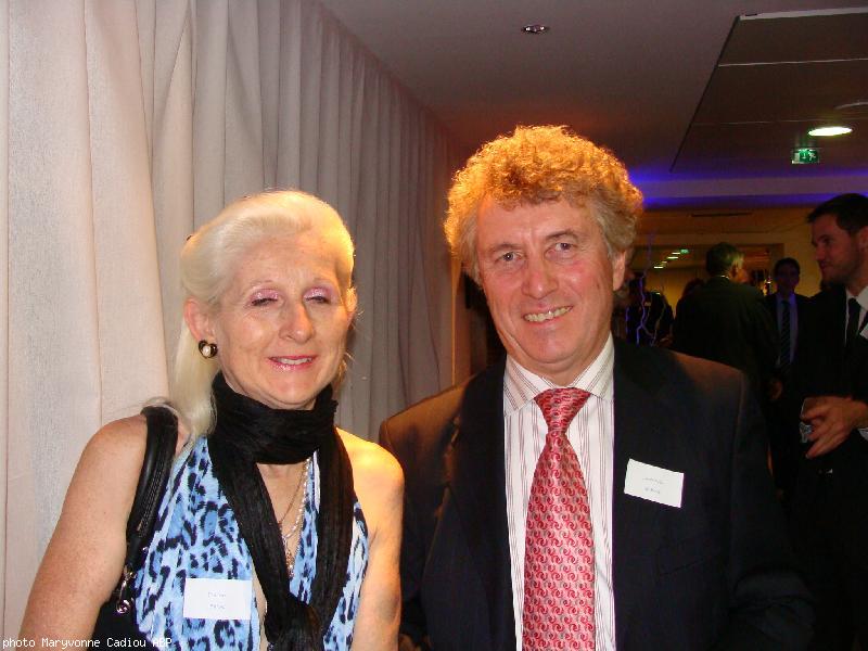 Jean-Yves Le Bras (avocat en droit des sociétés et trésorier de Diwan) et sa femme Thérèse. Il a demandé un rendez-vous pour le soutien à la langue bretonne à Vincent Bolloré qui le lui a accordé bien volontiers. Jean-Yves Le Bras (avocat en droit des sociétés et trésorier de Diwan) et sa femme Thérèse. Il a demandé un rendez-vous pour le soutien à la langue bretonne à Vincent Bolloré qui le lui a accordé bien volontiers.