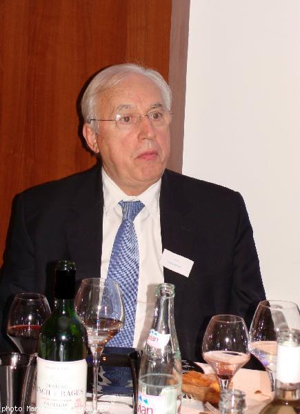 Pierre Méhaignerie député-maire de Vitré : “si la Bretagne ne s\'est pas développée comme elle aurait pu c\'est parce qu\'elle n\'a pas d\'aéroport international.” Pierre Méhaignerie député-maire de Vitré : “si la Bretagne ne s\'est pas développée comme elle aurait pu c\'est parce qu\'elle n\'a pas d\'aéroport international.”