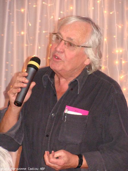 Jean Picollec directeur des éditions Picollec n\'a pas semblé approuver P. Méhaignerie. Il proposa gracieusement aux convives la deuxième édition (en poche) du livre de Jean Bothorel - notre écrivain biographe - “Vincent Bolloré : Une histoire de famille” Jean Picollec directeur des éditions Picollec n\'a pas semblé approuver P. Méhaignerie. Il proposa gracieusement aux convives la deuxième édition (en poche) du livre de Jean Bothorel - notre écrivain biographe - “Vincent Bolloré : Une histoire de famille”