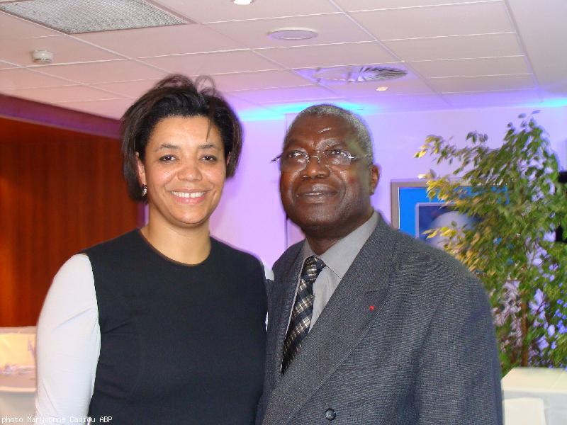 Kofi Yamgnane et sa fille Amina. Kofi Yamgnane et sa fille Amina.