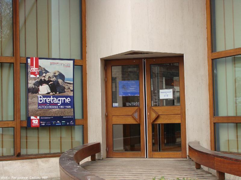 L\'entrée du Musée Albert Kahn de Boulogne-Billancourt (92) pendant l\'exposition des autochromes de Bretagne (jusqu\'au 4 juillet 2010).