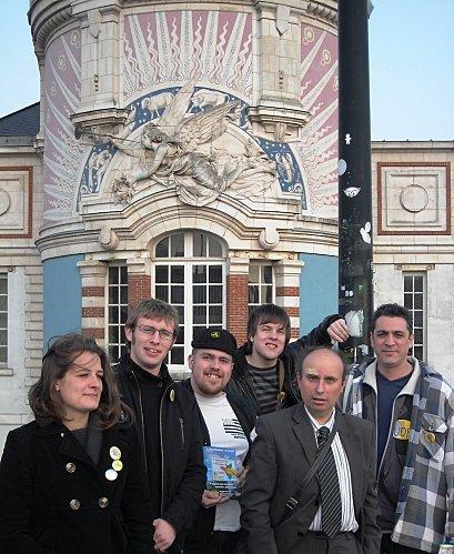 À Nantes devant la Tour Lu. (Photo UDB Yaouank). À Nantes devant la Tour Lu. (Photo UDB Yaouank).