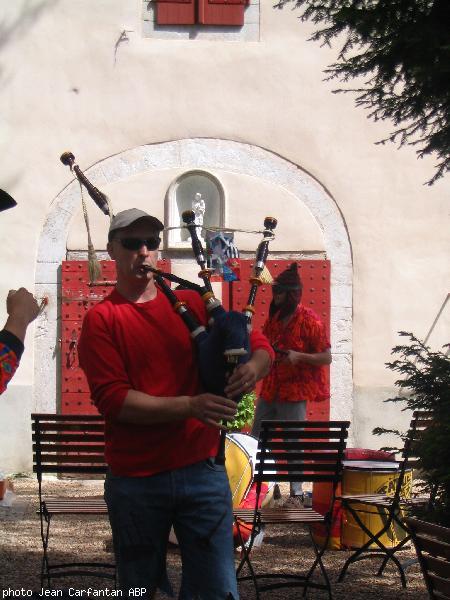 La musique est partout au château.